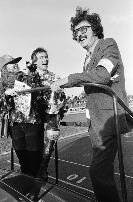 Framed Print : British Motorcycle road racer Barry Sheene celebrates victory for Britain in the AGV