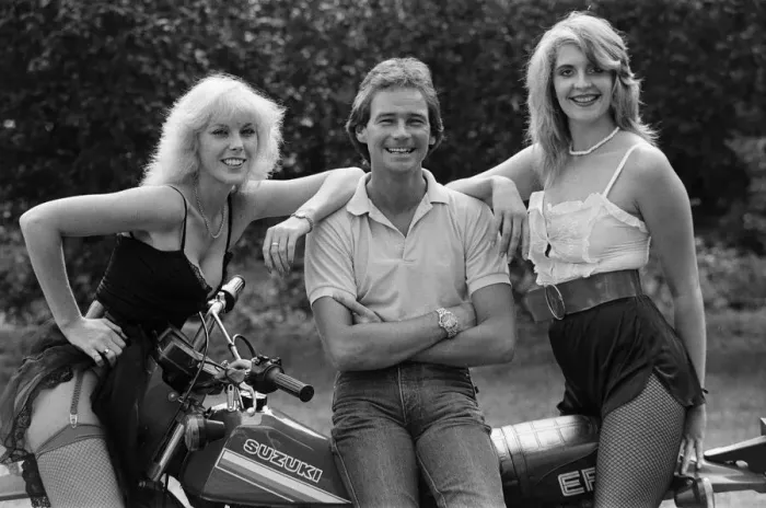 Framed Print : British Motorcycle road racer Barry Sheene and girlfriend Stephanie McLean are to co-star Framed Print : British Motorcycle road racer Barry Sheene and girlfriend Stephanie McLean are to co-star