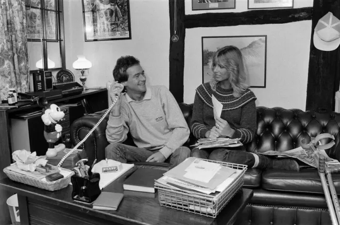 Framed Print : British Motorcycle road racer Barry Sheene at home with girlfriend Stephanie McLean