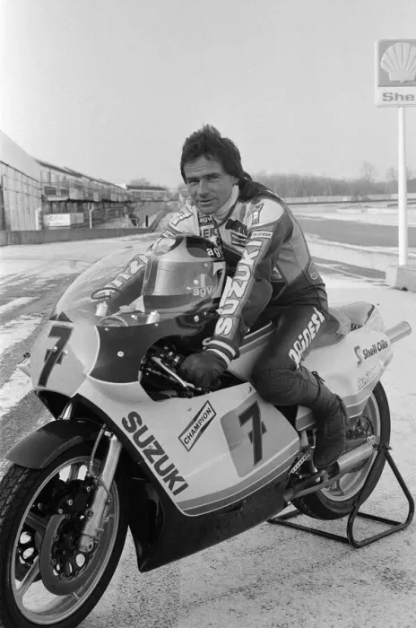 Framed Print : British Motorcycle road racer Barry Sheene with his new Suzuki bike Framed Print : British Motorcycle road racer Barry Sheene with his new Suzuki bike