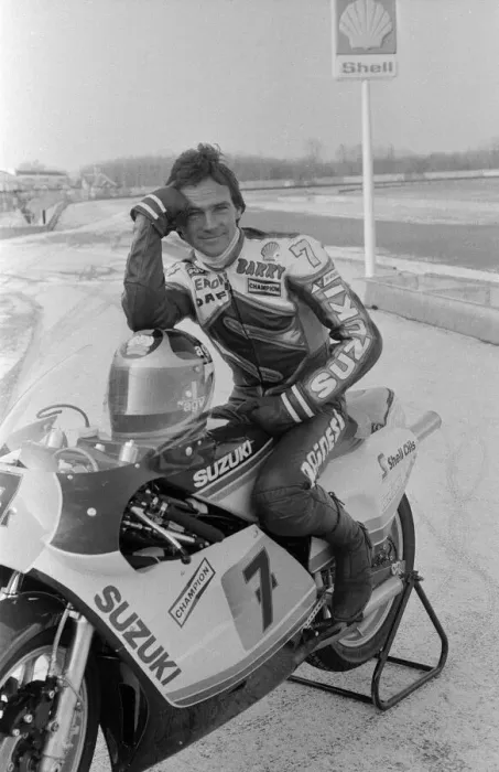 Framed Print : British Motorcycle road racer Barry Sheene with his new Suzuki bike Framed Print : British Motorcycle road racer Barry Sheene with his new Suzuki bike