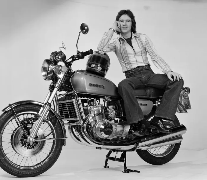 Framed Print : British Motorcycle road racer Barry Sheene poses on a Suzuki GT 750 in the Daily Mirror Framed Print : British Motorcycle road racer Barry Sheene poses on a Suzuki GT 750 in the Daily Mirror