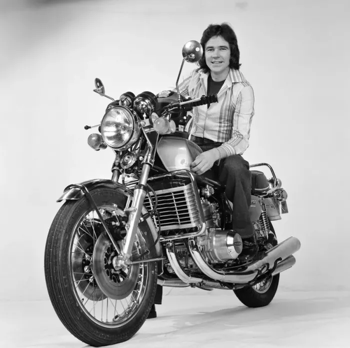 Framed Print : British Motorcycle road racer Barry Sheene poses on a Suzuki GT 750 in the Daily Mirror