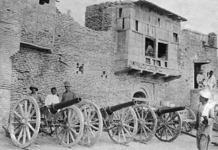 Framed Print : British officers inspect captured Turkish guns and material at Aziziya Framed Print : British officers inspect captured Turkish guns and material at Aziziya