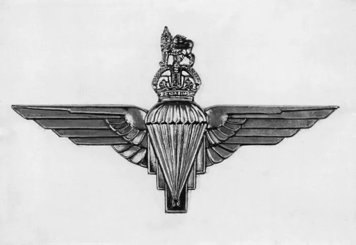 Framed Print : British Parachute Regiments new badge. 26th May 1943 Framed Print : British Parachute Regiments new badge. 26th May 1943