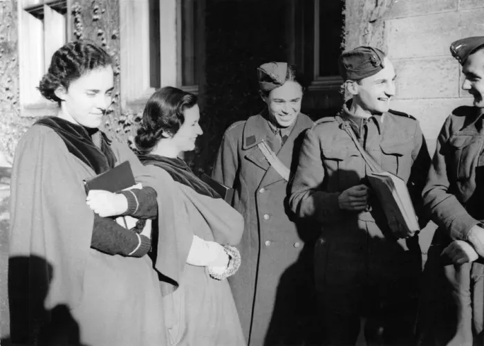 Framed Print : British and Polish soldiers and officers at a University in Scotland Framed Print : British and Polish soldiers and officers at a University in Scotland