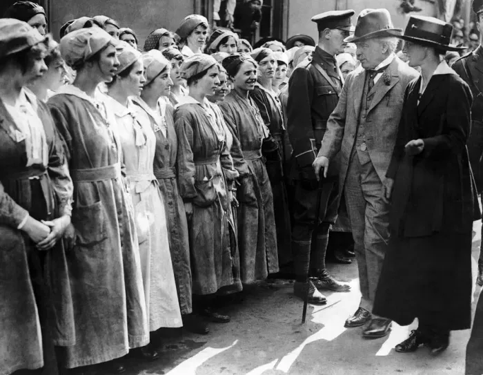 Framed Print : British Prime Minister David Lloyd George inspecting munitions workers during a visit to Framed Print : British Prime Minister David Lloyd George inspecting munitions workers during a visit to