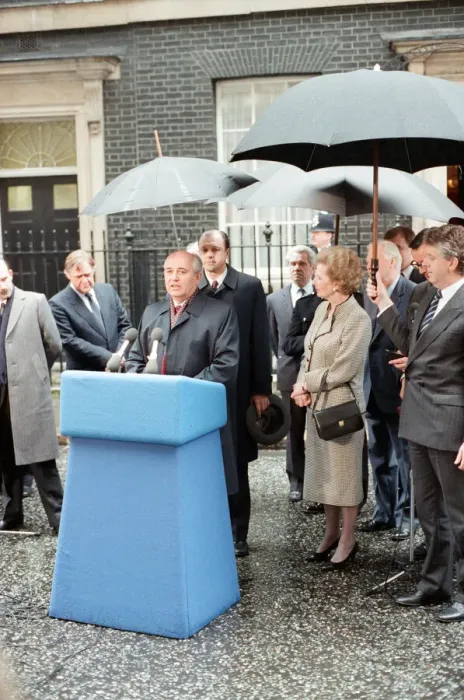 Framed Print : British Prime Minister Margaret Thatcher and others listens to Soviet Leader Framed Print : British Prime Minister Margaret Thatcher and others listens to Soviet Leader