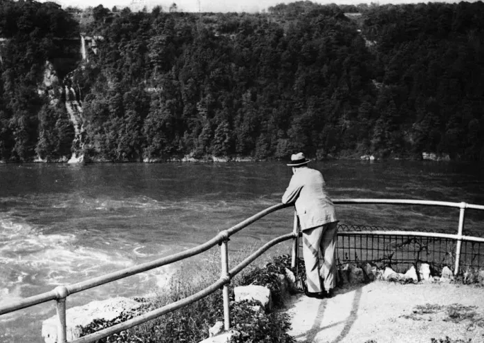 Framed Print : British Prime Minister Winston Churchill admires the view of the Niagara Falls Framed Print : British Prime Minister Winston Churchill admires the view of the Niagara Falls
