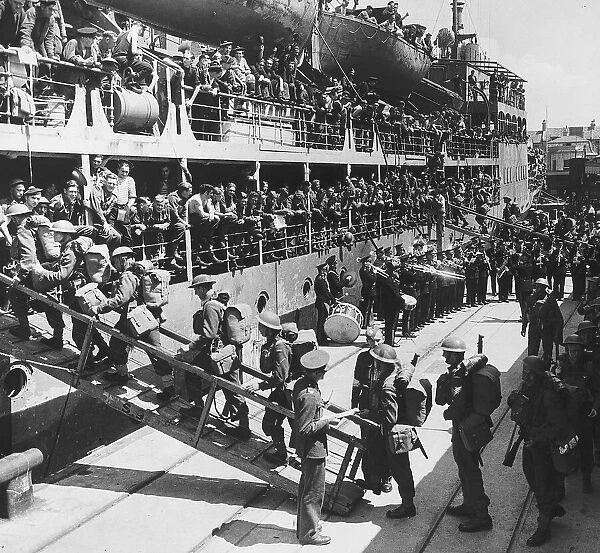 British soldiers boarding troop ship for France during WW2