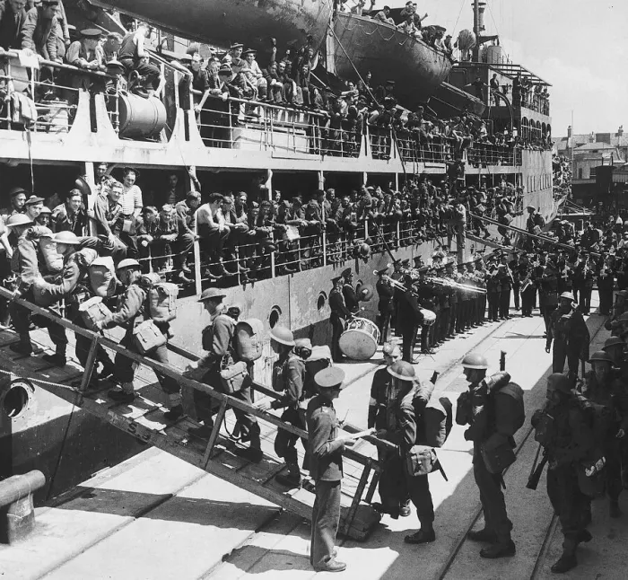 Framed Print : British soldiers boarding troop ship for France during WW2 Framed Print : British soldiers boarding troop ship for France during WW2