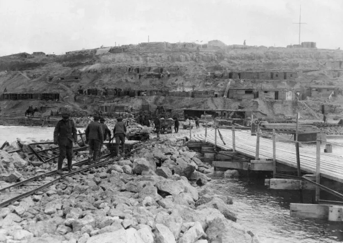 Framed Print : British soldiers and engineers working on the quay at Suvla Bay just a day before Framed Print : British soldiers and engineers working on the quay at Suvla Bay just a day before