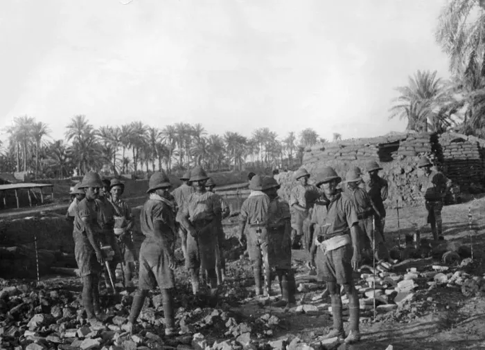 Framed Print : British soldiers laying the foundation for field gun emplacements in Mesopotamia Circa Framed Print : British soldiers laying the foundation for field gun emplacements in Mesopotamia Circa