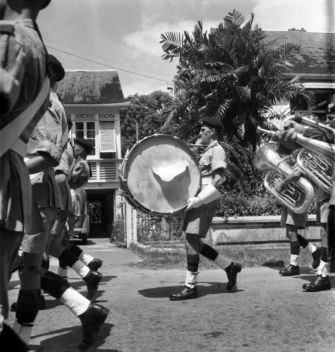 Framed Print : British soldiers marching in Georgetown, British Guiana watched by local citizens Framed Print : British soldiers marching in Georgetown, British Guiana watched by local citizens