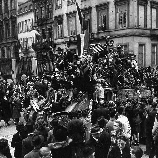 British Soldiers Troops Enter Brussels - September 1944 crowds gather