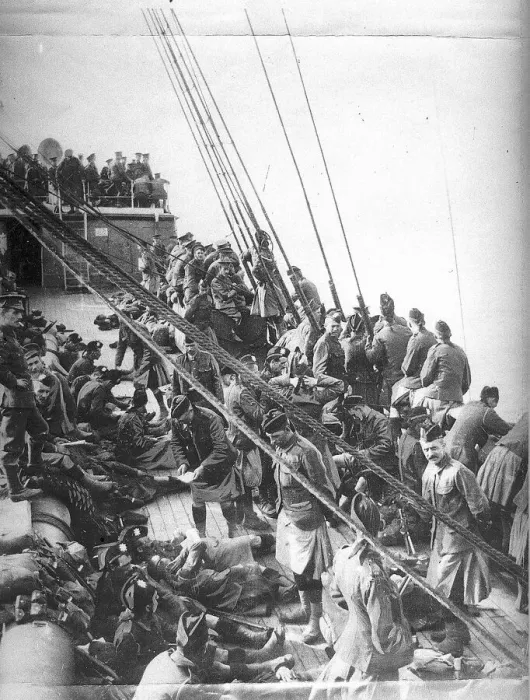 Framed Print : British soldiers on a troopship on the way to France during World War One Framed Print : British soldiers on a troopship on the way to France during World War One