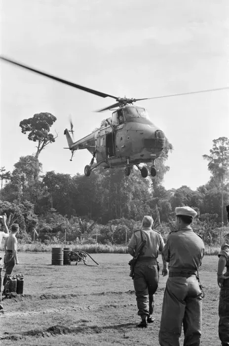 Framed Print : British troops in Borneo. 1964