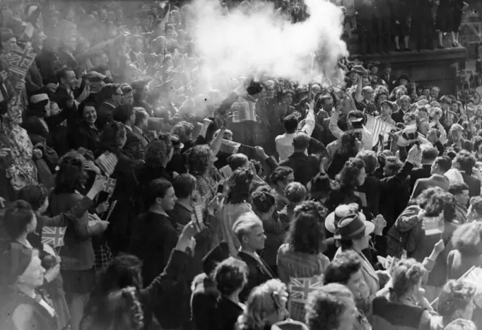 Framed Print : As British troops enter Brussels an effigy and portraits of Hitler are burnt amid cheers Framed Print : As British troops enter Brussels an effigy and portraits of Hitler are burnt amid cheers