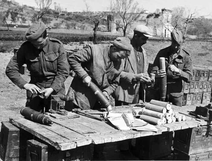 Framed Print : British troops filling shells with propaganda leaflets which are fired at enemy Framed Print : British troops filling shells with propaganda leaflets which are fired at enemy