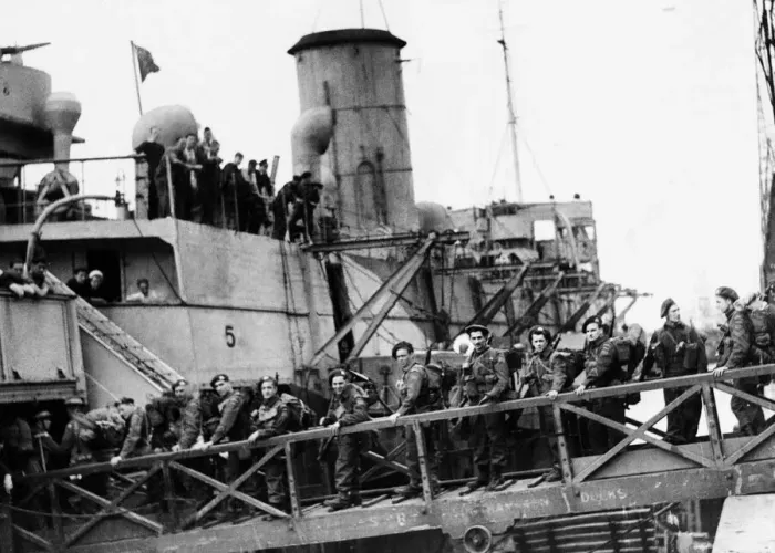 Framed Print : British troops on the gangway going aboard an L. S. I. 7th June 1944 Framed Print : British troops on the gangway going aboard an L. S. I. 7th June 1944