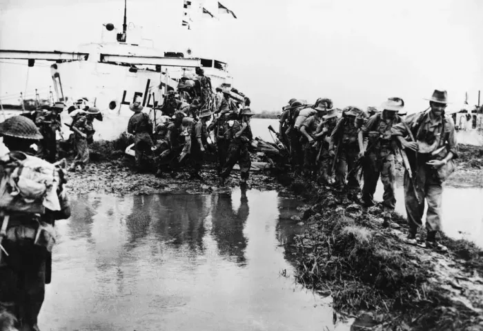 Framed Print : British troops landing near Elephant point in Rangoon. 18th May 1945 Framed Print : British troops landing near Elephant point in Rangoon. 18th May 1945