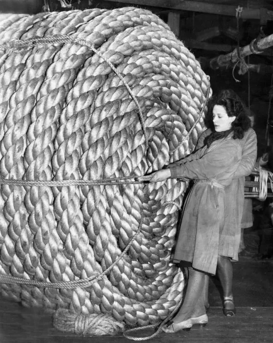 Framed Print : British women working in a rope factory during the second world war March 1941