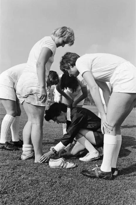 Framed Print : The British Womens football team. Pictured in Mexico City