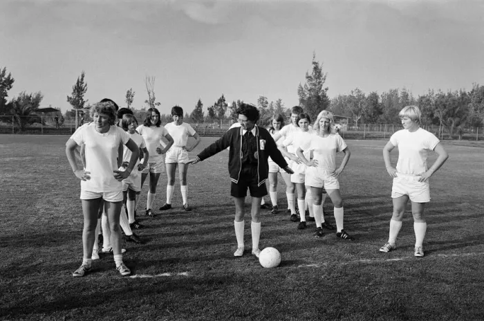 Framed Print : The British Womens football team. Pictured in Mexico City