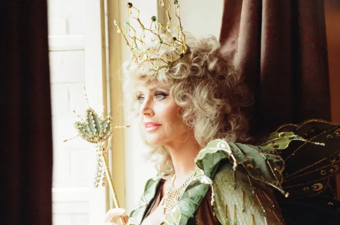 Framed Print : Britt Ekland, actress who will be starring as the Good Fairy this Christmas in pantomime Framed Print : Britt Ekland, actress who will be starring as the Good Fairy this Christmas in pantomime