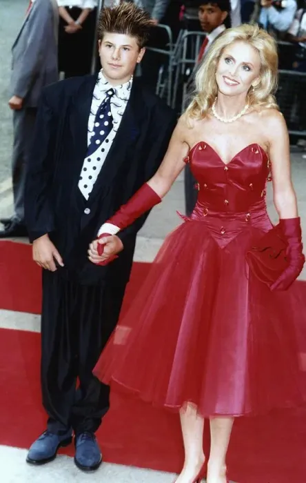 Framed Print : Britt Ekland and son arrive at Premiere of Licence to Kill June 1989