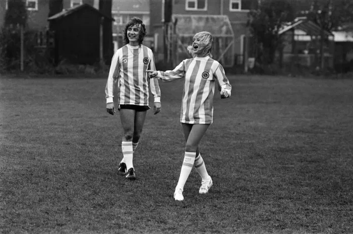 Framed Print : Britt Ekland trains with Wolverhampton Wanderers F. C. 22nd November 1979
