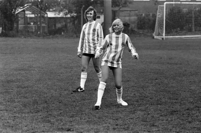 Framed Print : Britt Ekland trains with Wolverhampton Wanderers F. C. 22nd November 1979