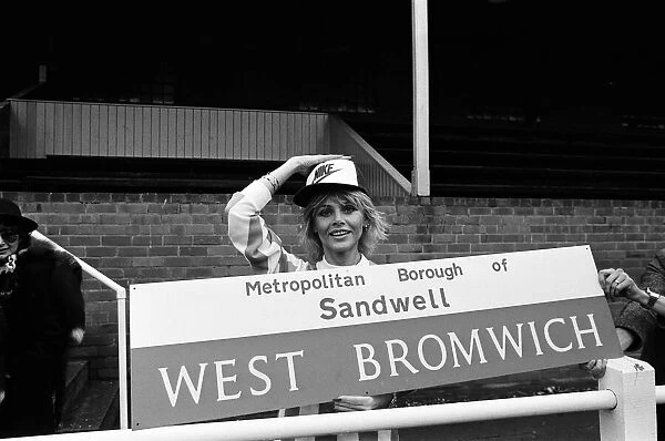 Britt Ekland trains with Wolverhampton Wanderers F. C. 22nd November 1979