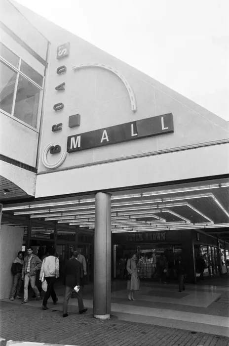 Framed Print : Broad Street Mall, an indoor shopping mall in central Reading. 4th May 1987 Framed Print : Broad Street Mall, an indoor shopping mall in central Reading. 4th May 1987