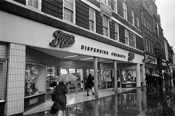 Broad Street, Reading, Berkshire. 27th January 1975