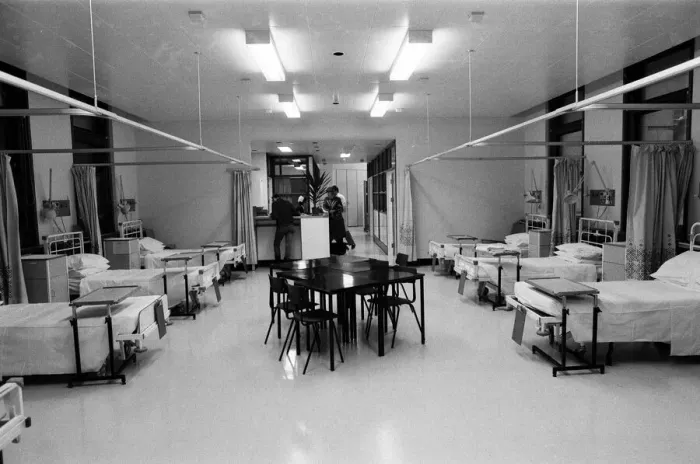 Framed Print : The Broderip AIDS ward at Middlesex Hospital which opens 19th January. 16th December 1987 Framed Print : The Broderip AIDS ward at Middlesex Hospital which opens 19th January. 16th December 1987
