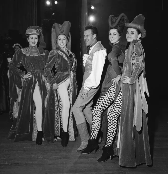 Framed Print : Bruce Forsyth with the chorus girls from the panto Turn Again Whittington 1961