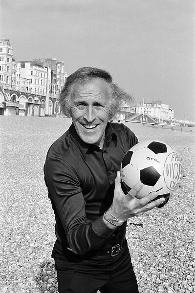 Bruce Forsyth will be leading the singing at the Cup Final tomorrow