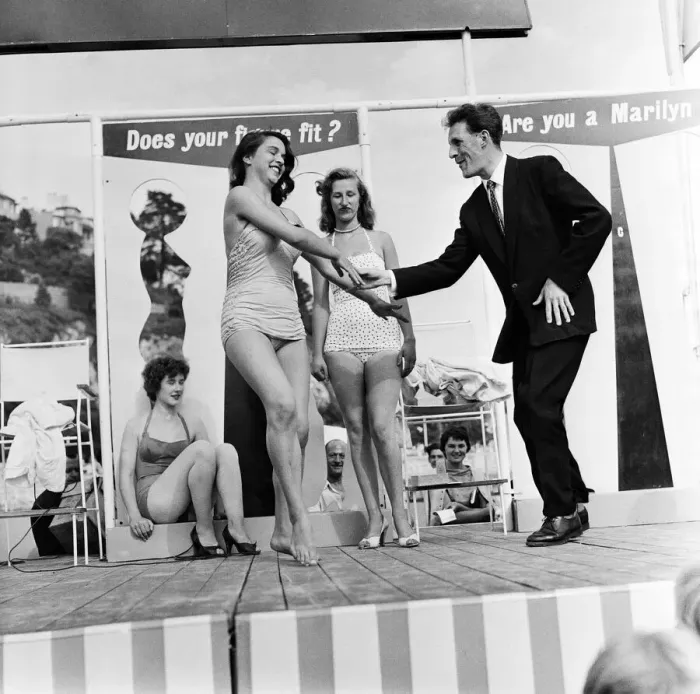 Framed Print : Bruce Forsyth, resident comedian of Gay Time at the Concert Hall Babbacombe