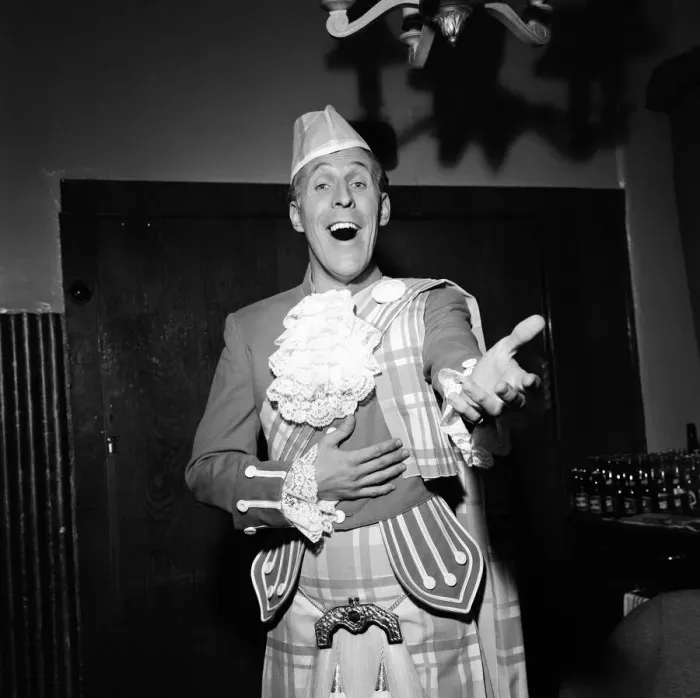Framed Print : Bruce Forsyth in Scottish costume which he appears in during a new Palladium show Framed Print : Bruce Forsyth in Scottish costume which he appears in during a new Palladium show