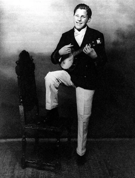 Bruce Forsyth as a teenager playing a ukulele circa 1945