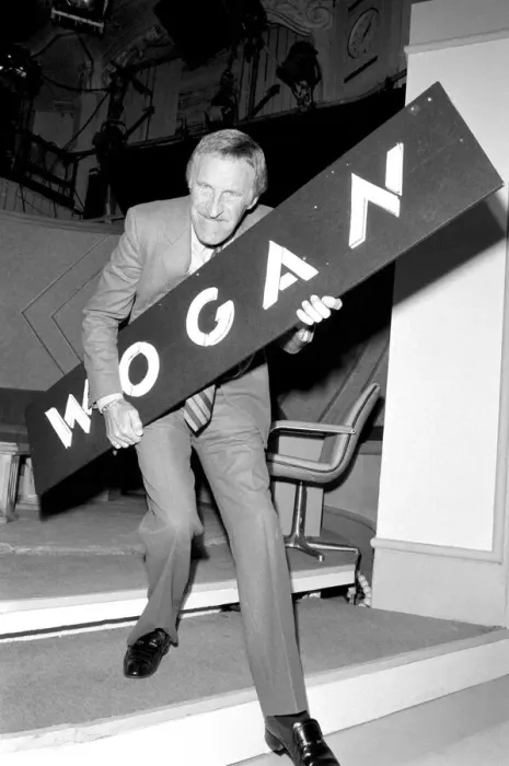 Framed Print : Bruce Forsyth TV Presenter & Entertainment who is currently standing in for Terry Wogan