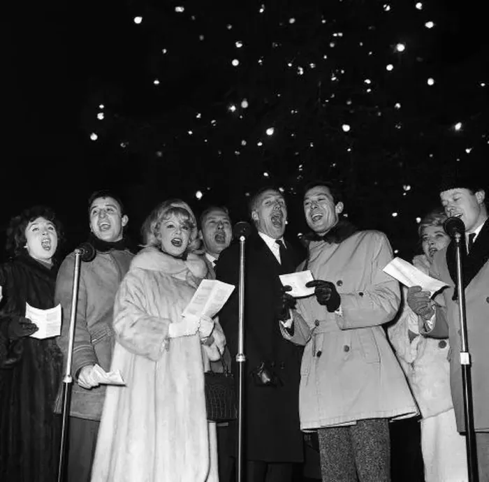 : Bruce Forsythe 1963 singing Christmas Carols with other stars under the Christmas Tree : Bruce Forsythe 1963 singing Christmas Carols with other stars under the Christmas Tree