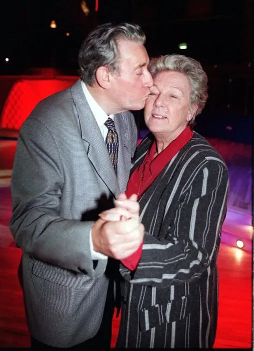 Framed Print : Bryan Mosley actor December 1998 dancing with wife Norma at a Christmas Party Framed Print : Bryan Mosley actor December 1998 dancing with wife Norma at a Christmas Party