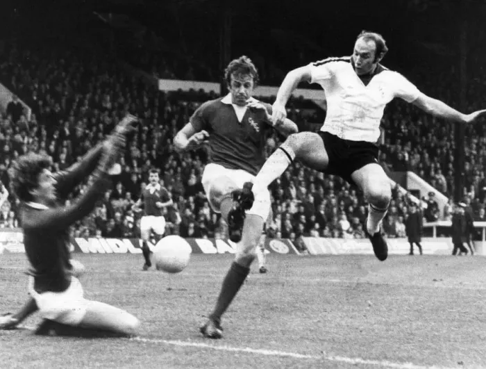 Framed Print : Bryan Robson (right) scores Sunderlands 2nd goal past Charlton goalkeeper Graham Tutt Framed Print : Bryan Robson (right) scores Sunderlands 2nd goal past Charlton goalkeeper Graham Tutt