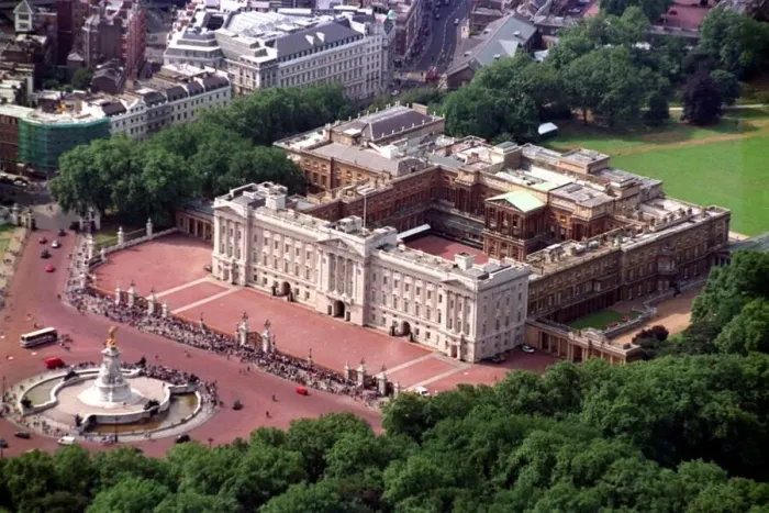 Framed Print : Buckingham Palace August 1993 Framed Print : Buckingham Palace August 1993