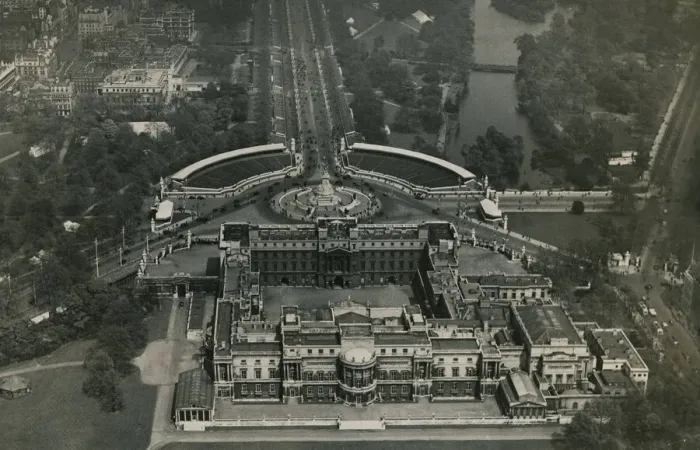 Framed Print : Buckingham Palace seen here from the air in preparation for the coronation of King George