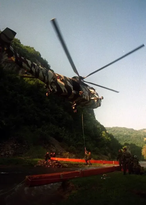 Framed Print : Building bridges in Bosnia. The Royal Engineers work on a footbridge near Sipivo