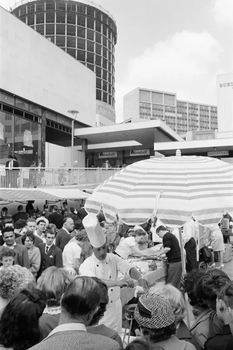 Framed Print : Bullring Open Air Market, Shopping Centre and Rotunda, Birmingham, 27th July 1963 Framed Print : Bullring Open Air Market, Shopping Centre and Rotunda, Birmingham, 27th July 1963