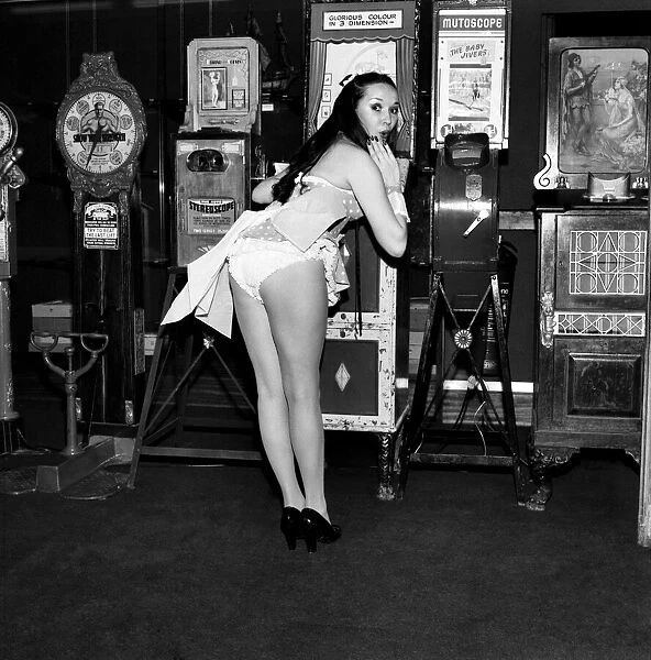 Bunny girl: Penthouse Pet Roma Anderson. April 1975 75-1840-003